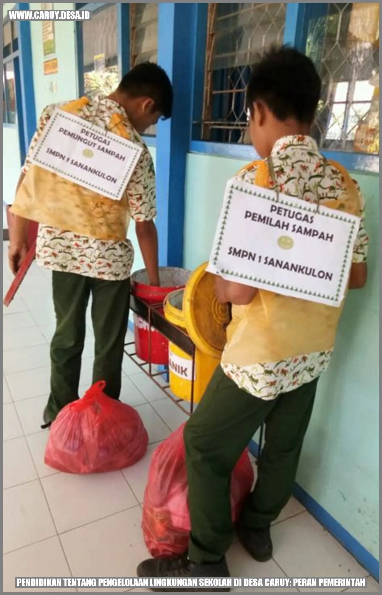 Gambar tentang pengelolaan lingkungan sekolah di Desa Caruy